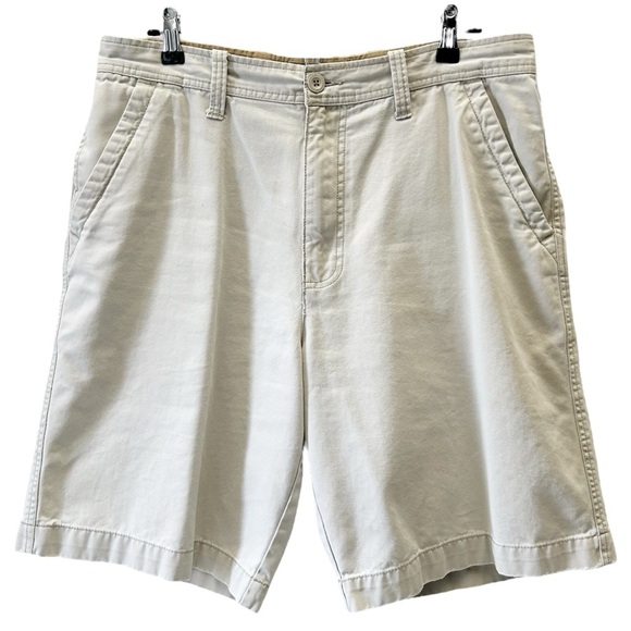 Old Navy Men's Flat Front Chino Shorts Loose Fit Beige Size 33 - Picture 1 of 14